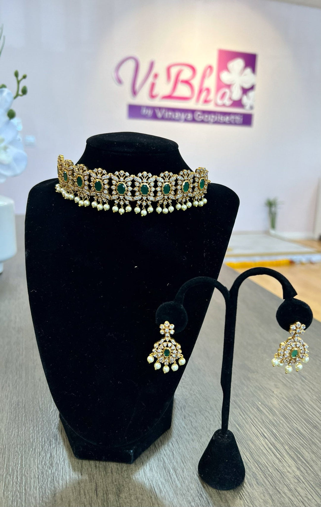 Accessories & Jewelry - Emerald & Cz Stone Choker Set