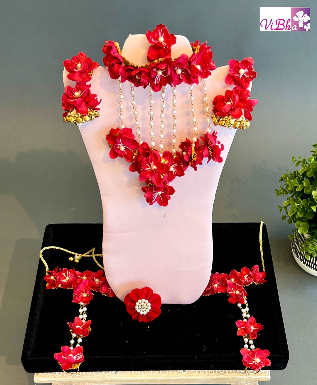 Red Rose and Pearls Choker Set