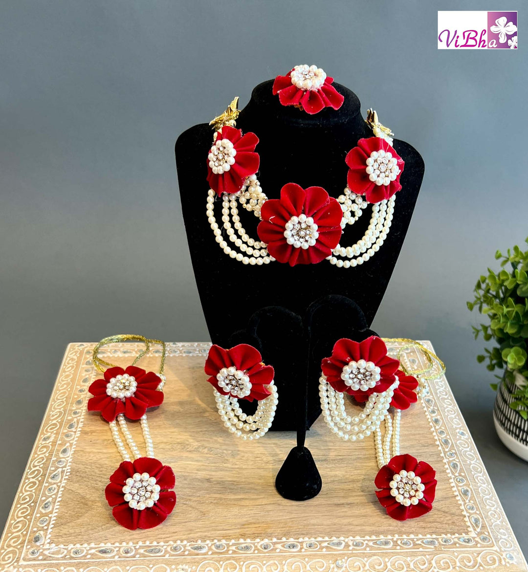 Red Rose and Pearl Short Length Necklace Set