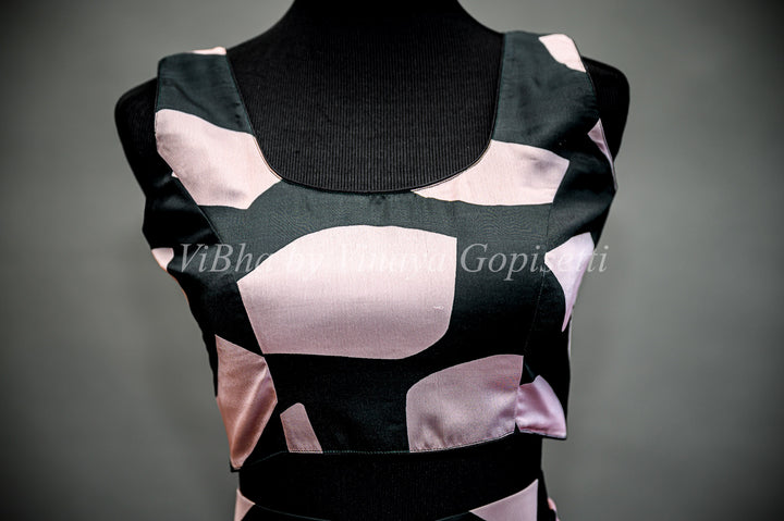 Geometrical Pattern Cowl Skirt With Detachable Cape and stole