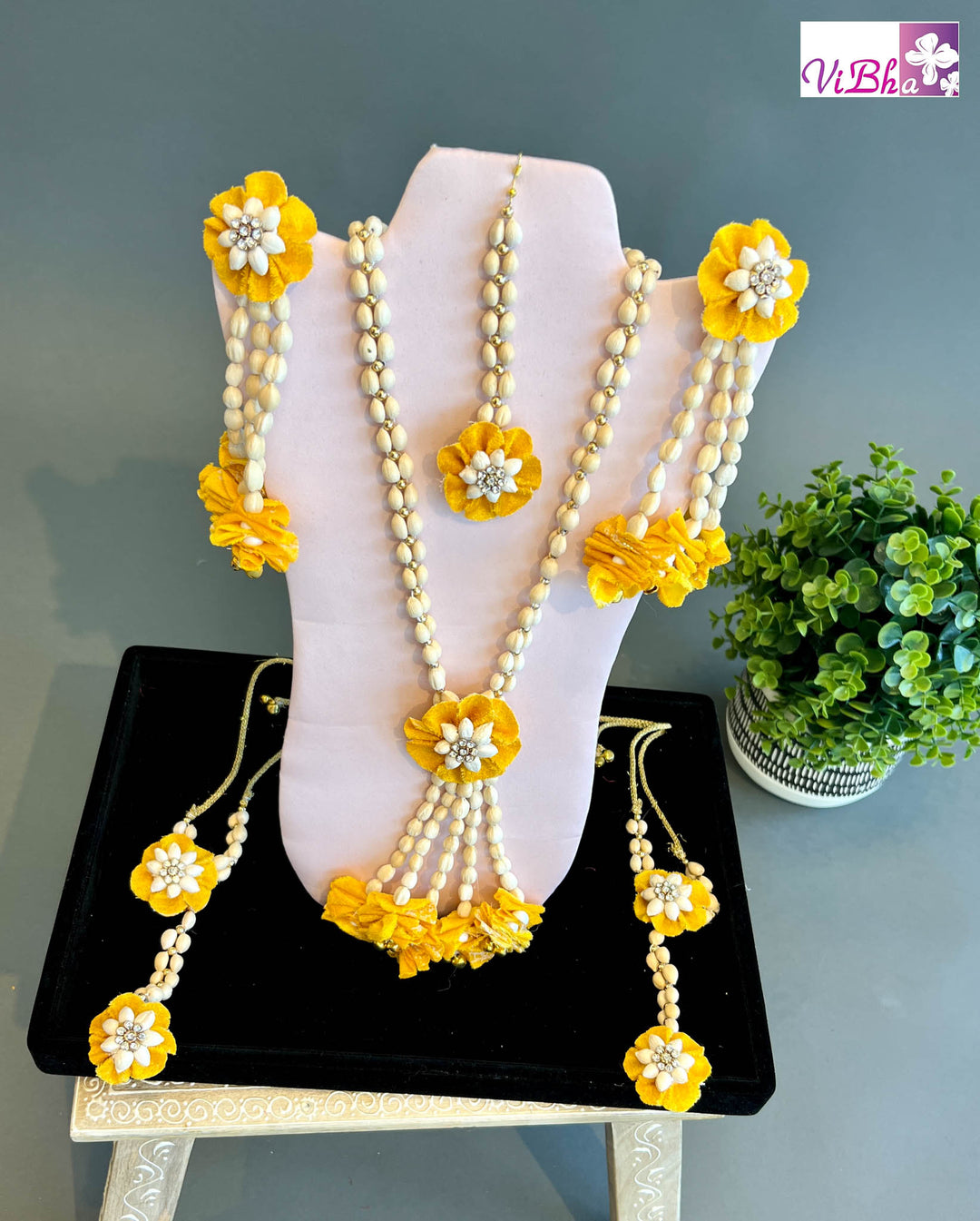 Yellow and Pearl Long Chain Set