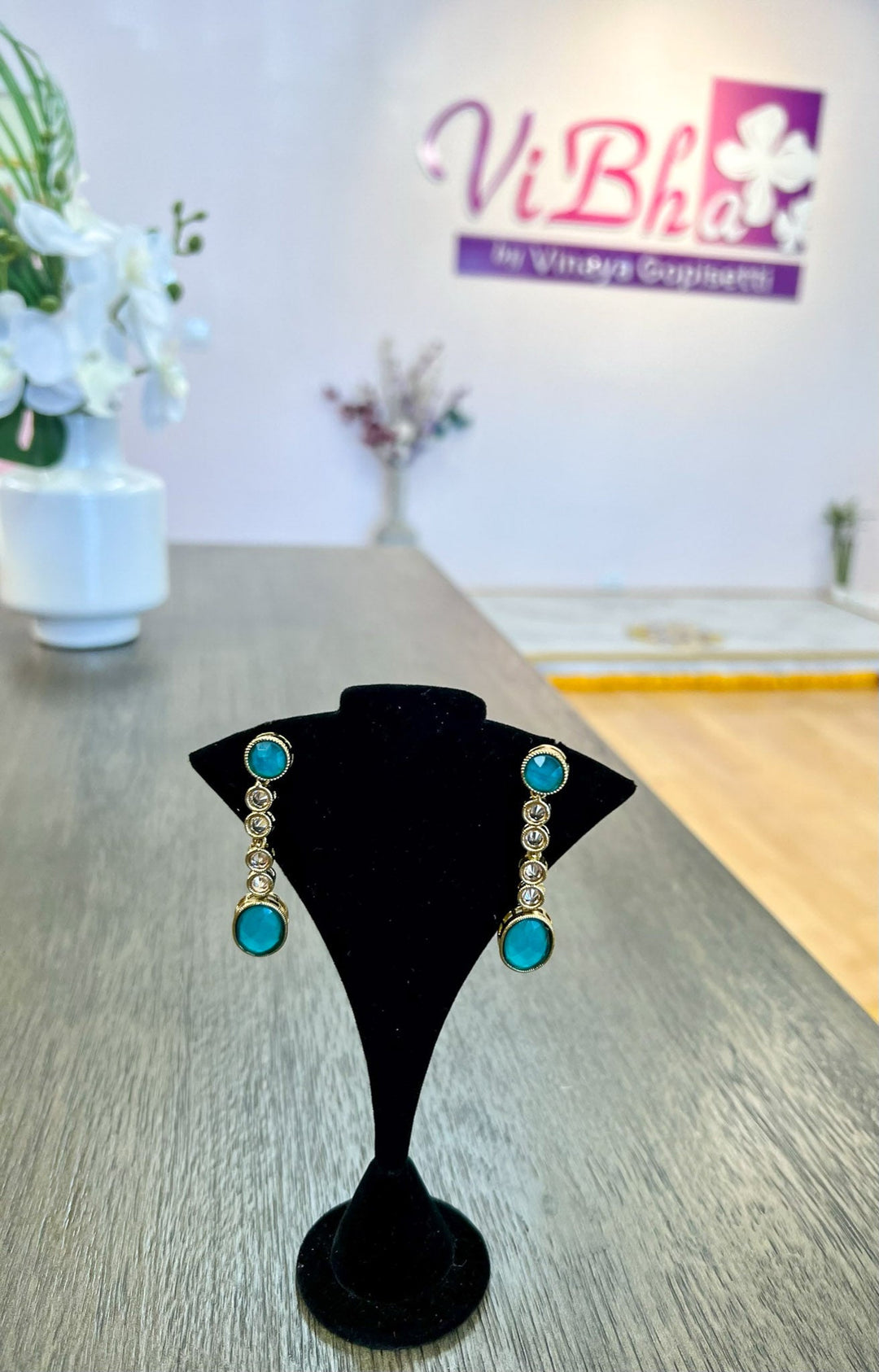 Accessories & Jewelry - Emerald Kundan Earrings