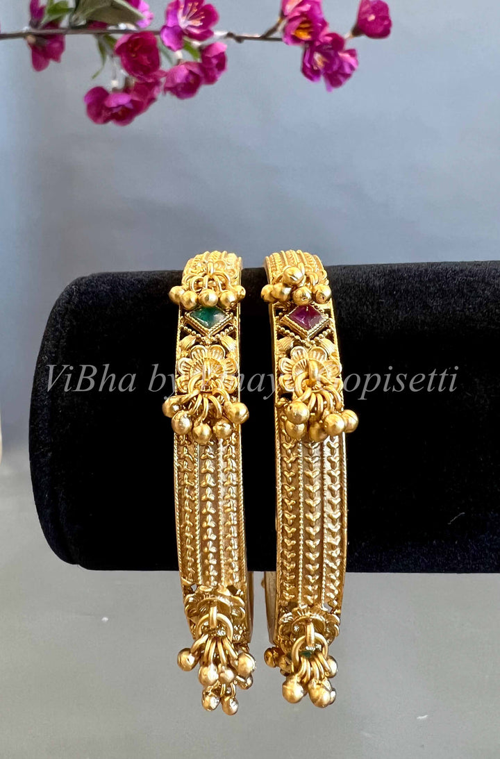 Accessories & Jewelry - Gold Bangles With Ruby And Emerald Stone
