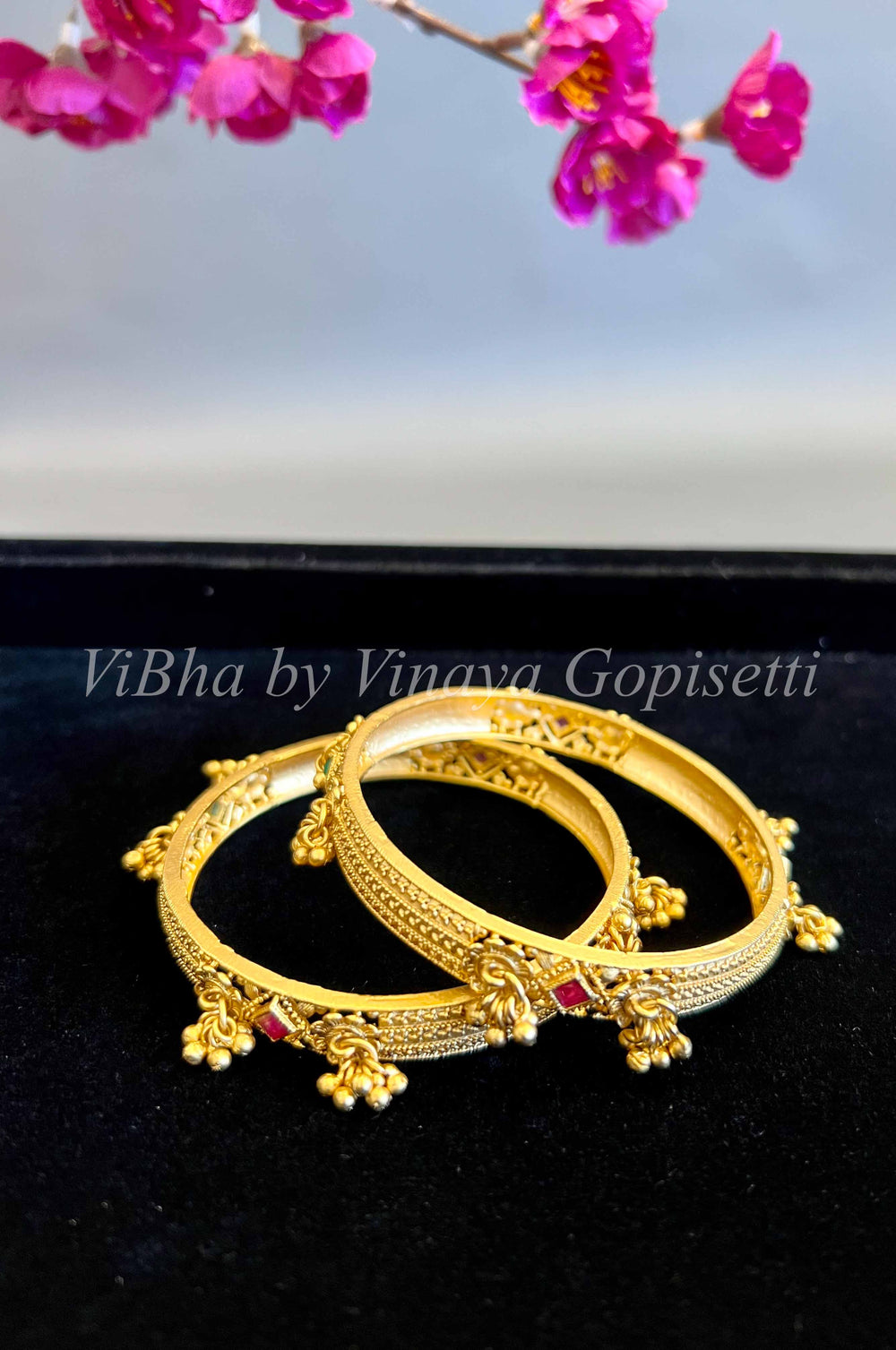 Accessories & Jewelry - Gold Bangles With Ruby And Emerald Stone