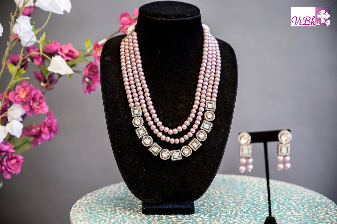 Accessories & Jewelry - Heavy Lavender Pearl And Antique Kundan Set