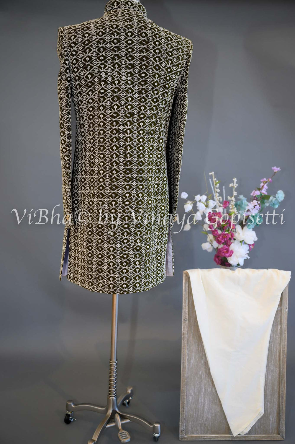 Accessories & Jewelry - Olive Green Thread Embroidery Kurta With White Bottom