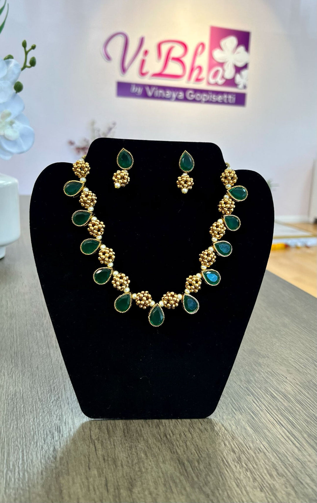 Accessories & Jewelry - Tear Drop Emerald Set